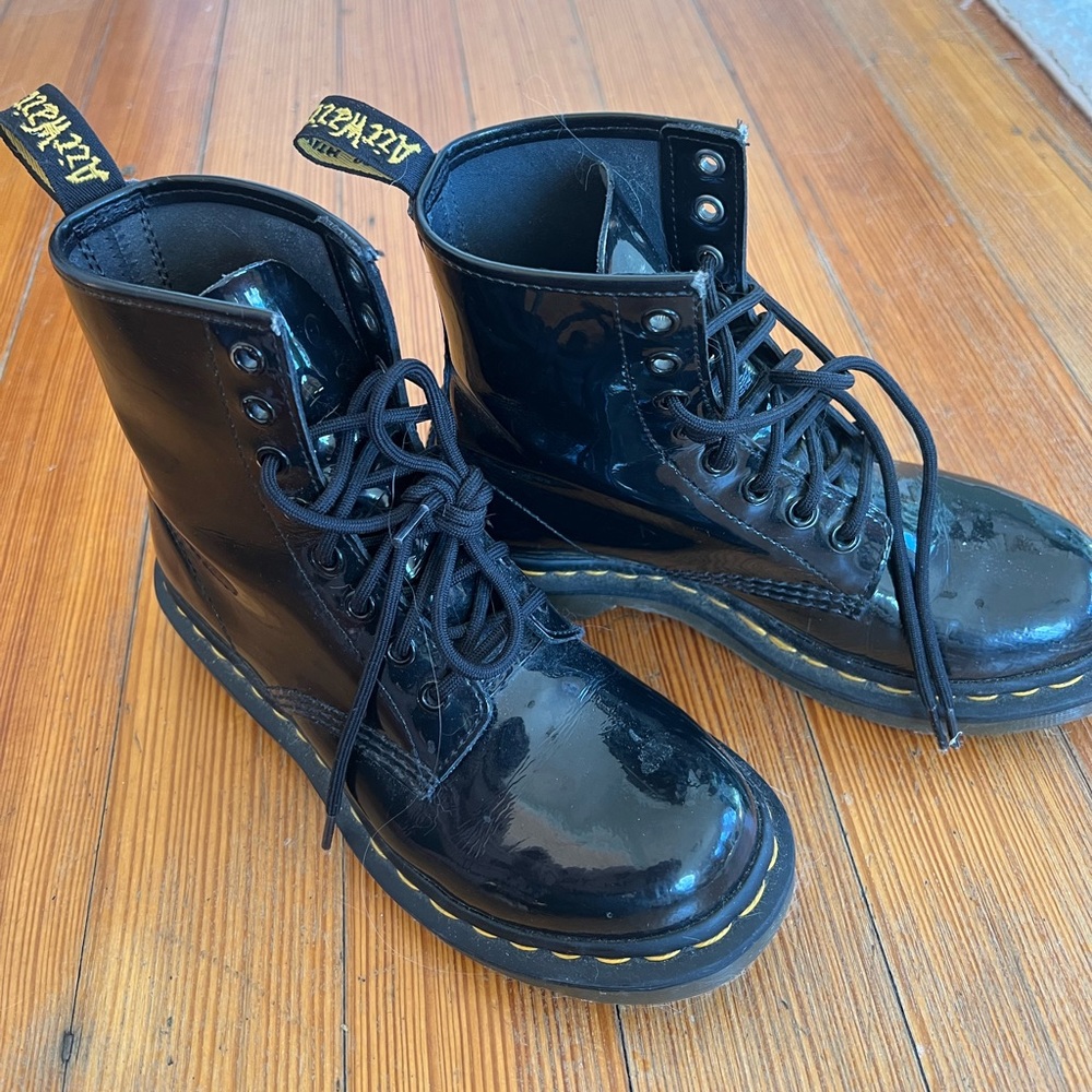 Dr. Martens 1460 Patent Black
Size 6/UK 4